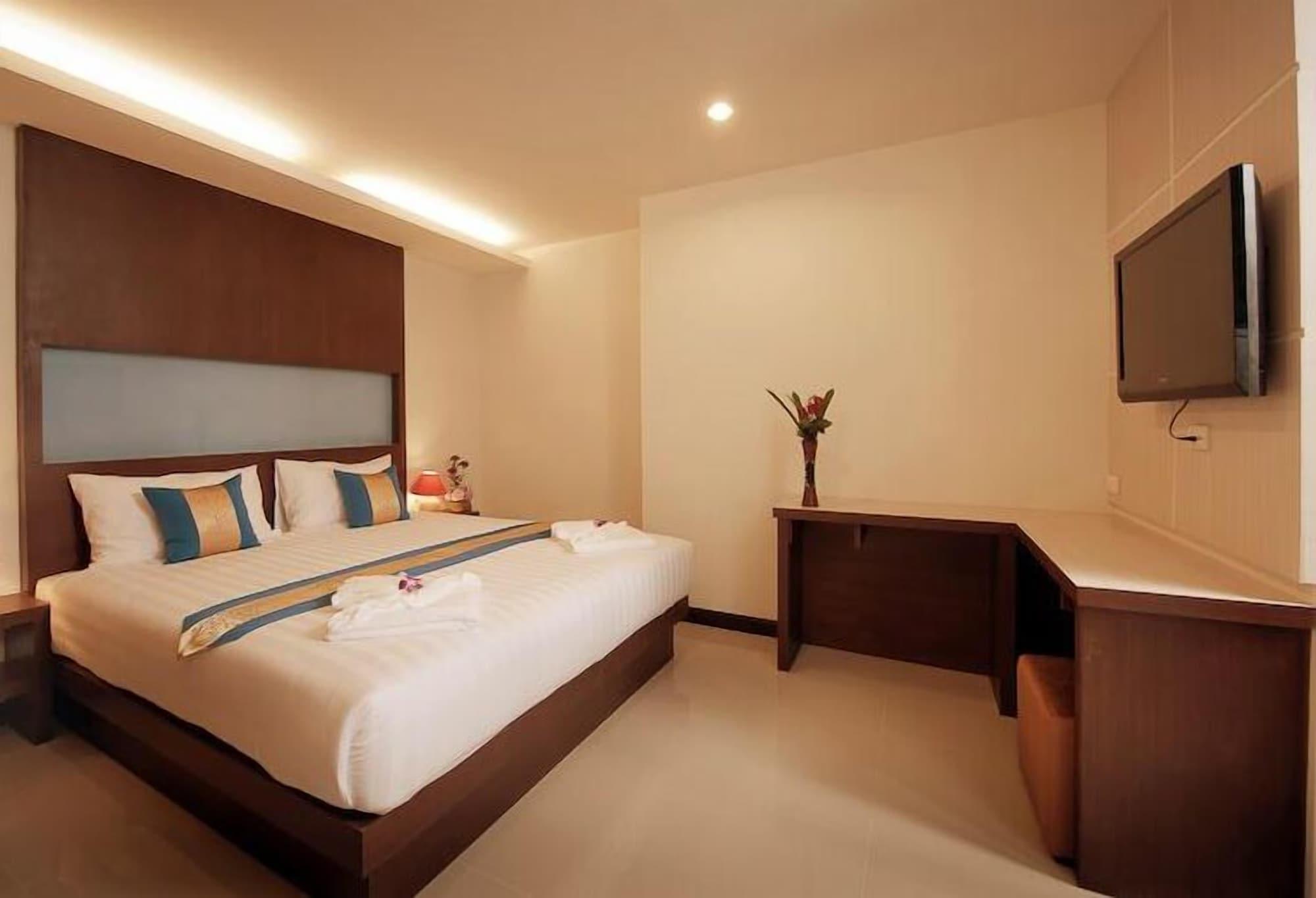 Готель Tuana Blue Sky Patong Екстер'єр фото