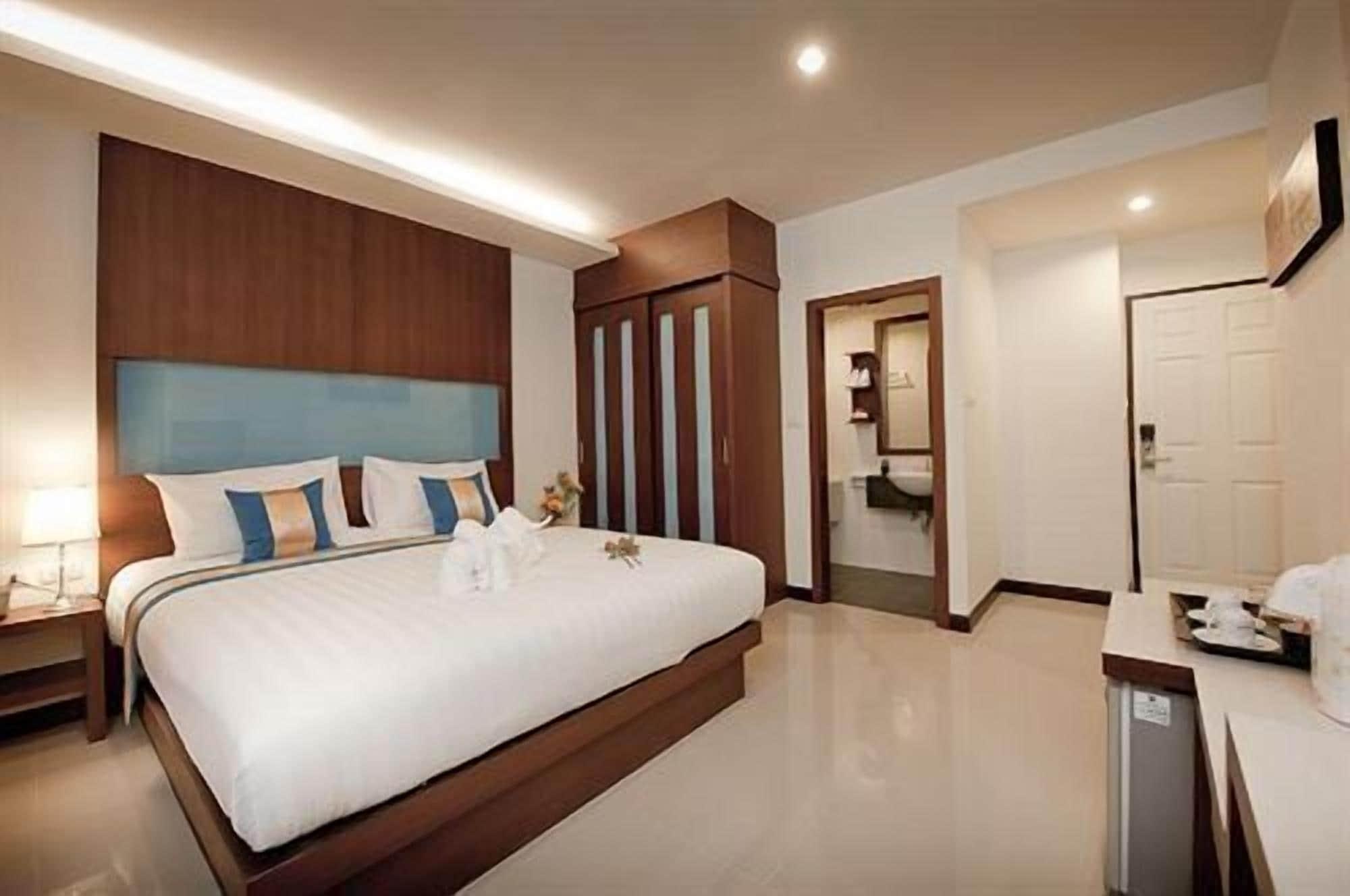 Готель Tuana Blue Sky Patong Екстер'єр фото
