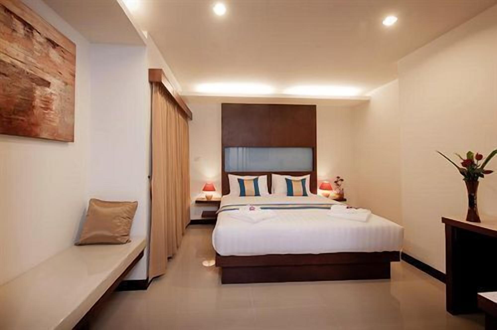 Готель Tuana Blue Sky Patong Екстер'єр фото