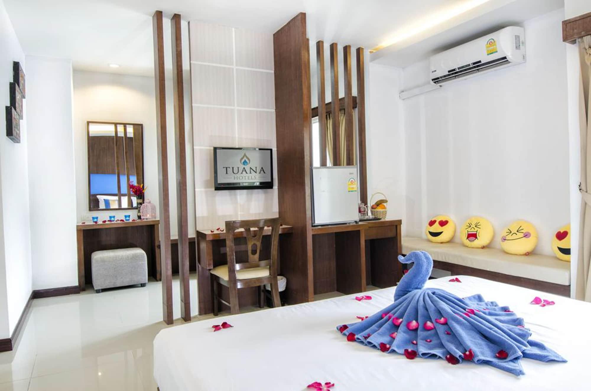 Готель Tuana Blue Sky Patong Екстер'єр фото