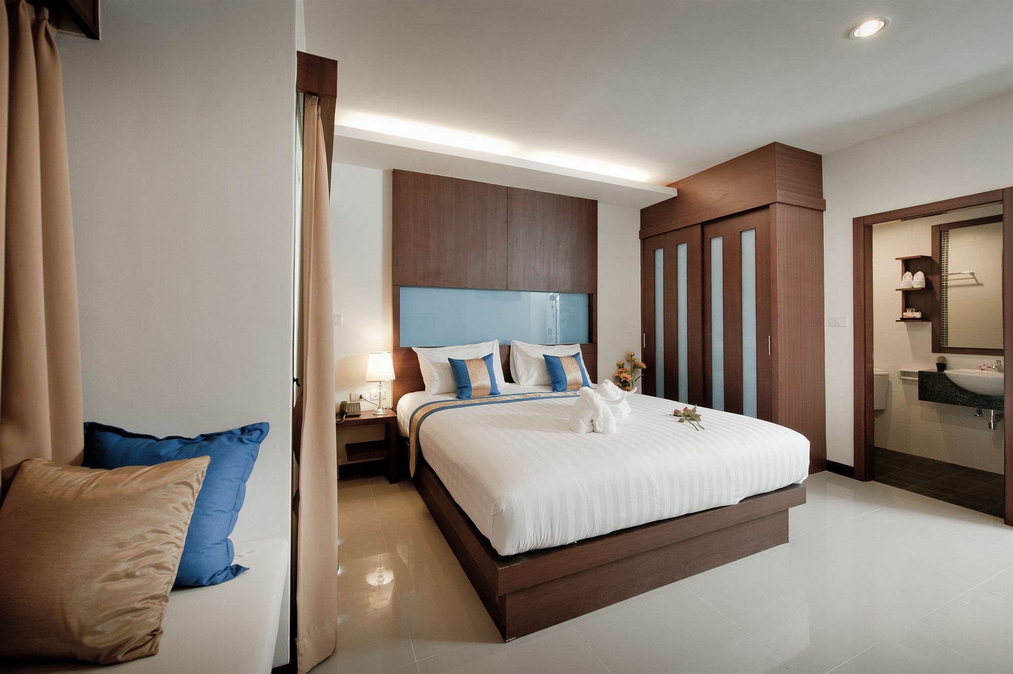Готель Tuana Blue Sky Patong Екстер'єр фото