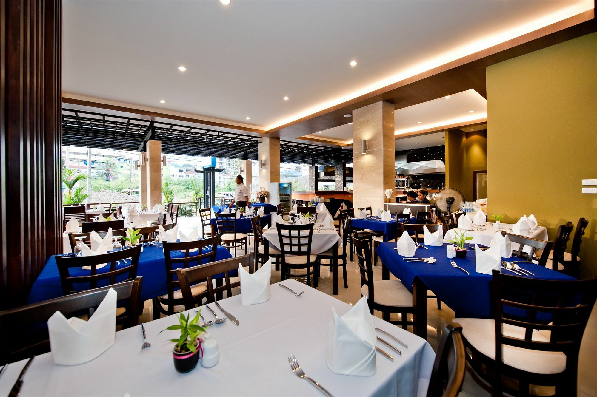 Готель Tuana Blue Sky Patong Екстер'єр фото